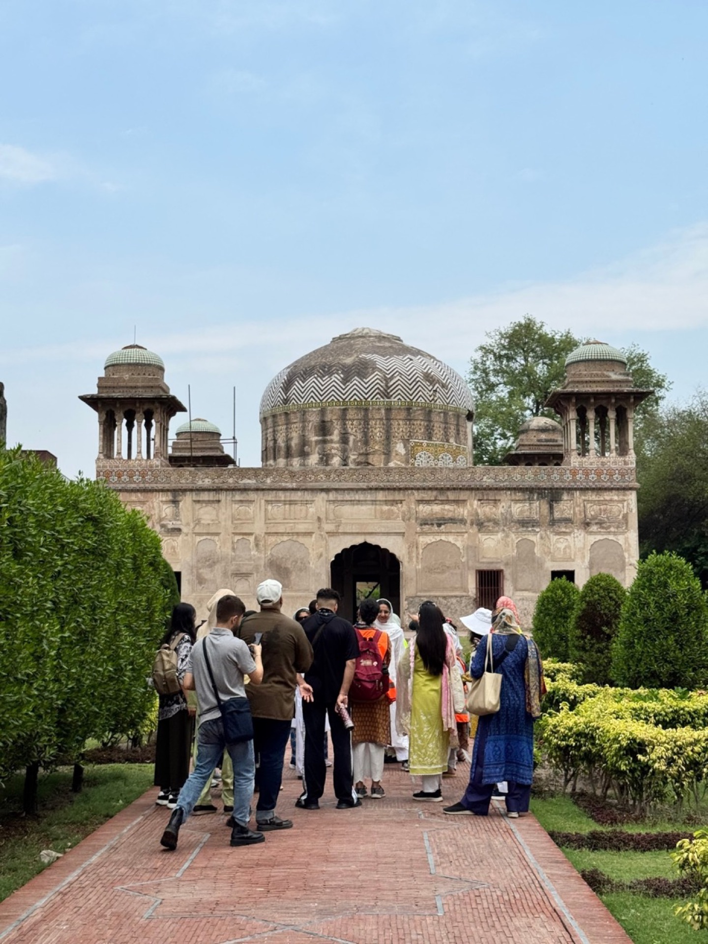 Visit to Gulabi Bagh gateway and Dai Anga mausoleum.