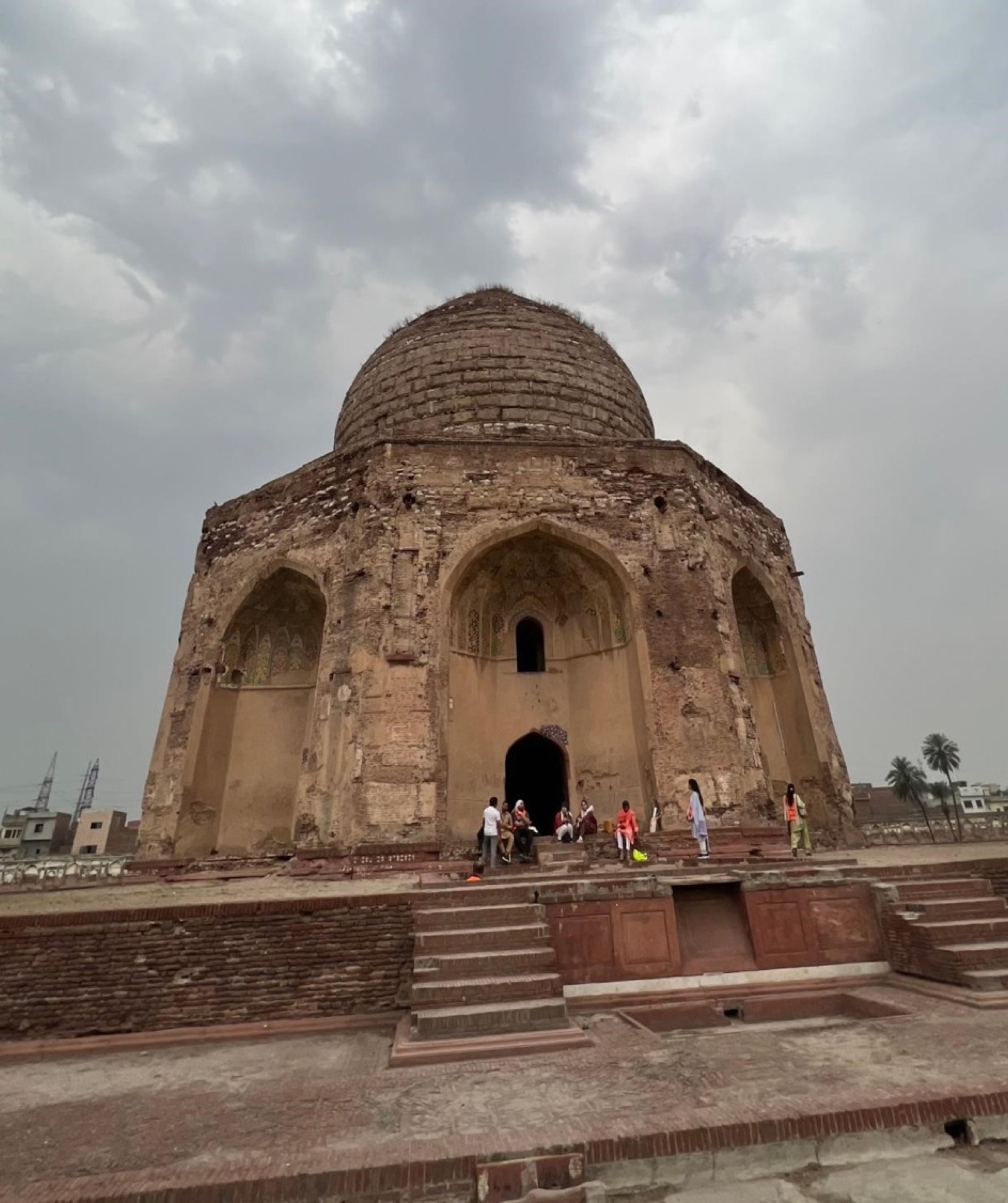 Visit to Asif Khan’s Mausoleum and Jahangir’s Mausoleum.