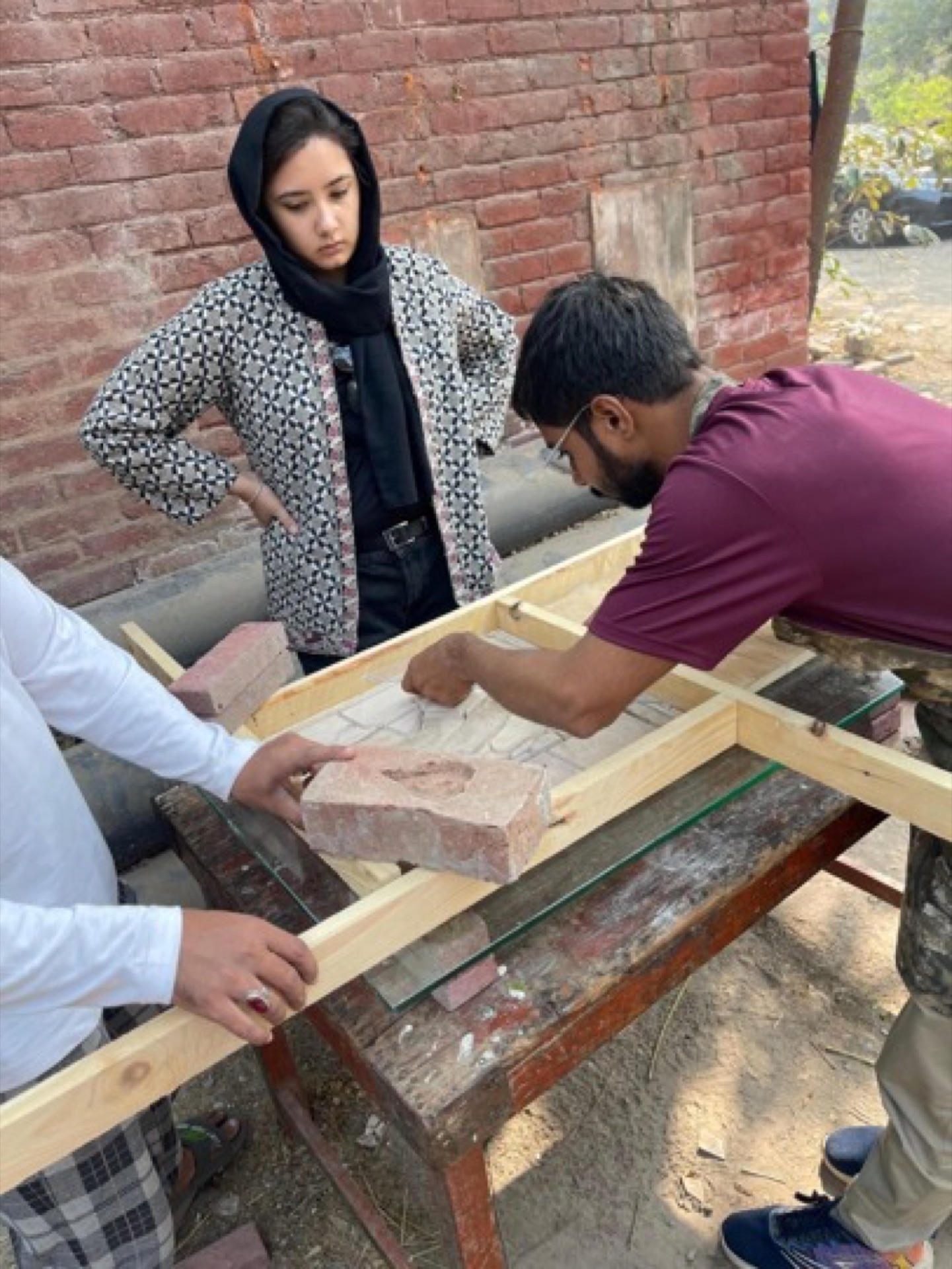 Field demonstration at Kala Burj, Lahore Fort: capturing and interpreting infrared images of wall paintings.