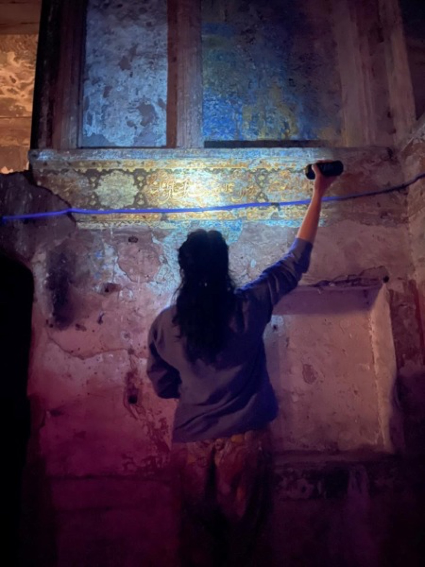 Field demonstration at Kala Burj, Lahore Fort: capturing and interpreting infrared images of wall paintings.